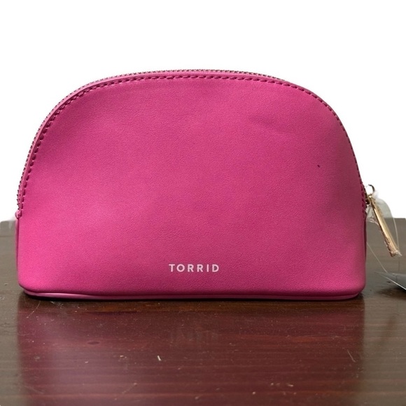 TORRID ‘TO LOVE’ MAKEUP BAG IN HOT PINK - Picture 2 of 4